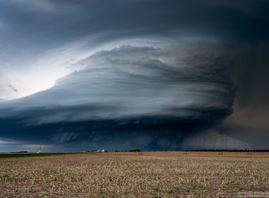 27.05.2019 Riesige Superzelle mit fetter Struktur in der nähe von Iperial, Nebraska.