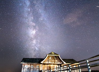 12.09.2015 Miclstraße mit Bootshaus bei Stegen am Ammersee.