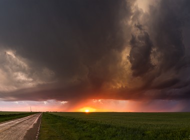 16.05.2017 Sonnenuntergang mit frischer Gewitterzelle im Texas, Panhandel.