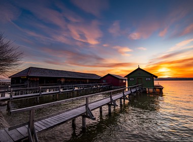 20.01.2019 Schöne Morgenstimmung mit Bootshüsen bei Schondorf am Ammersee.