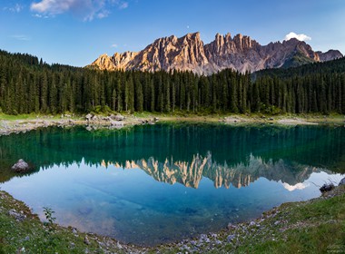 19.08.2018 Der schöne Karersee mit Spiegelung in denn Dolomiten.