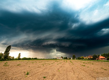 29.05.2020 Superzelle 10 min bevor das Gewitter einen Tornado produzierte, südlich von Verona in Norditalien.