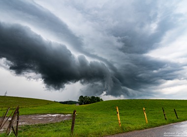 15.05.2018.Schöne Shelfcloud bei Wipoldsried im Allgäu.