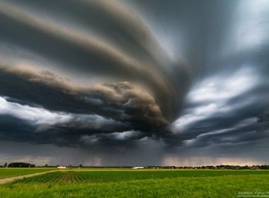 28.05.2018 Schöne hochbasige Shelfcloud in der nähe von Hurlach im Landkreis Landsberg.