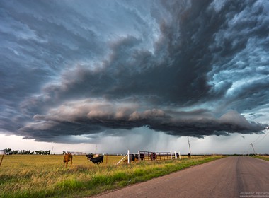 29.05.2016 Hochbasige Shelfcloud in der nähe von Swettwater, Oklahoma.